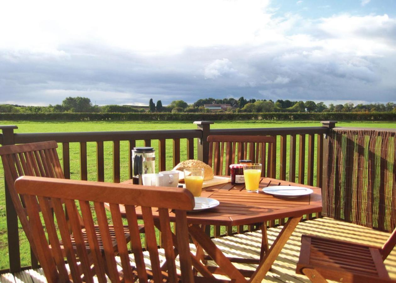 Wighill Manor Lodges แท็ดคาสเตอร์ ภายนอก รูปภาพ